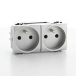 Bticino - LivingLight dubbel voorbekabeld stopcontact met penaarde - steekklemmen - Aluminium Tech